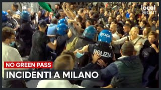 Milano sabato di tensione incidenti tra No Green Pass e polizia [upl. by Frodina]