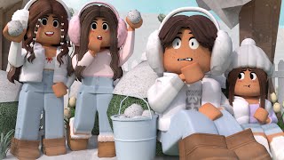 Our WINTER MORNING ROUTINE SNOWBALL FIGHT  Roblox Bloxburg Bilingual Roleplay [upl. by Jsandye]