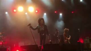 Lenny Kravitz live in Berlin 120618 the crowd singing Let love rule with Lenny [upl. by Ruddy]