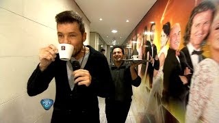 Tinelli abandonó el estudio de Bailando y recorrió camarines [upl. by Haseefan188]