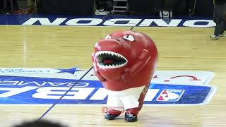 Mascot at basketball game eats cheerleader [upl. by Gombosi]