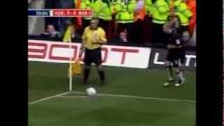 Rooney tries a Scholes volley from a corner [upl. by Stiles]