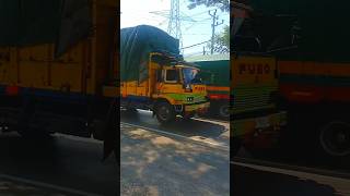 Si Mbah truk Fuso tak mau kalah shorts trending viralvideo videoviral [upl. by Harrell]