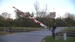 Spoorwegovergang Zemianske Kostoľany SK  Railroad crossing  Železničné priecestie [upl. by Zumstein908]