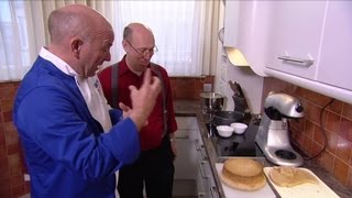 Glutenvrije biscuit  SOS Piet  VTM Koken [upl. by Latsirc275]