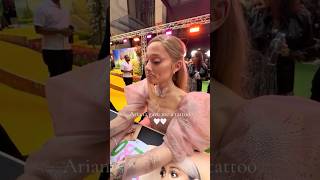 Ariana Grande DRAWS tattoos for fans at wicked premiere [upl. by Deanne]