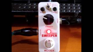 Pedal Sweeper Bass Mooer  teste com baixo [upl. by Gnod502]