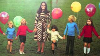 Nana Mouskouri  Un nharicot dans loreille 1972 [upl. by Adore]