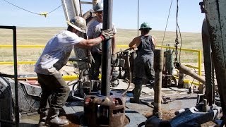 Roughnecks at Work in HD  Drilling Rig Pipe Connection [upl. by Franz]