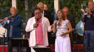 BAO Tommy Körberg amp Helen Sjöholm  Nu Mår Jag Mycket Bättre Live Allsång På Skansen 2008 [upl. by Anreval72]