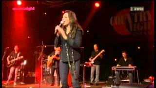 Martina McBride live  Pick me up on your way down [upl. by Calvina]