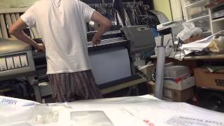 HP DesignJet 5500 UV  Loading Media Vinyl [upl. by Relluf147]