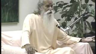 Giving Advice  Sri Swami Satchidananda Integral Yoga [upl. by Magel]