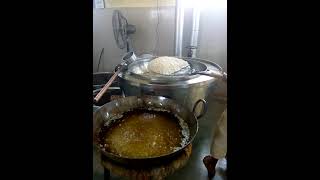 Making shaboo chiwda on thermic boiler for upwas 8625052552 [upl. by Feirahs]