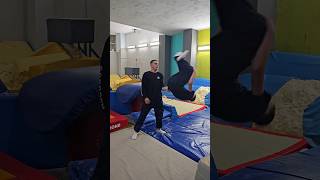 ΕΜΑΘΕ BACKFLIP ΣΕ 5 ΛΕΠΤΑ greece backflip tutorial viralvideo [upl. by Howzell]