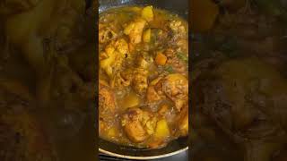 COOKING JAMAICAN 🇯🇲 CURRIED CHICKEN chickenrecipes jamaicanfood curry jamaica shorts foodie [upl. by Calica]