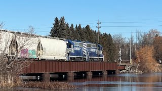 LSRC 4304 and LSRC 304 Lead 327N Into Alpena Michigan on December 19th 2023 [upl. by Ingelbert573]