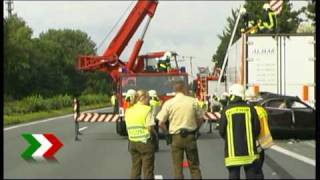 Tot PKWFahrer geriet unter LKW in Herten [upl. by Toddy149]