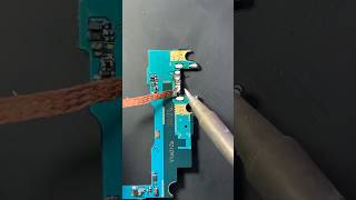 How To Use Solder Wick technology mobilerepair [upl. by Vinita241]