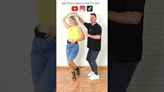 Figura básica con GIROS de BACHATA  Alfonso y Mónica [upl. by Kreit]