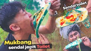 Nekat Demi harga diri rela MUKBANG SENDAL JEPIT tantangan Andre Suhen [upl. by Eikkin]