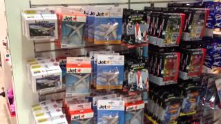 ブリスベン空港 ジェットスターのおもちゃ Brisbane Airport JetStar Airplane Toys [upl. by Kally]