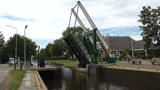 Brugopening Polebrêge Foskebuorren Ophaalbrug Drawbridge Pontlevis Klappbrücke [upl. by Suoivatram]