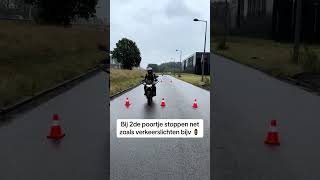 Wat ging er fout bij de linker leerling😝🥺❌ motorrijles motorrijlessen motorrijschool [upl. by Zulaledairam324]