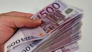 Quick Counting 28000 Euros in 500 Euro Banknotes [upl. by Fairweather]