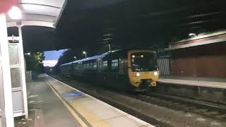 class 165 arrives at Keynsham [upl. by Atalaya]