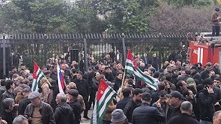 Georgia proteste in Abkhazia contro accordo con Mosca almeno 8 feriti [upl. by Prunella70]