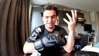 Unboxing Venum Elite boxing gloves legendas em português [upl. by Eiroj]