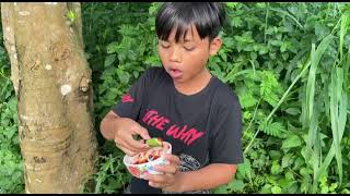 Press salt pepper and pick fruit in the field with brother [upl. by Enelad]