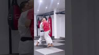 Chiến đấu đòn chỏ thần thánh trong tự vệ võ thuật thực chiến đường phố  secret elbow in real fight [upl. by Yehc]