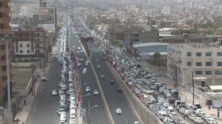 Yemen Fuel Shortage Gas Lines Clog Traffic [upl. by Maurili]