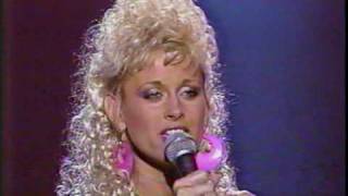 Lorrie Morgan I Fall to Pieces [upl. by O'Conner]