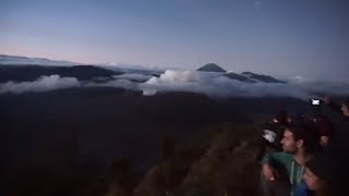 MOUNT BROMO VULKAAN BEKLIMMEN l WONDERFUL INDONESIA l TRAVEL VLOG 13 [upl. by Suzanna]