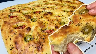 FOCACCIA PUGLIESE con Pomodorini e Olive  Ricetta Facile e Veloce [upl. by Eninaej]