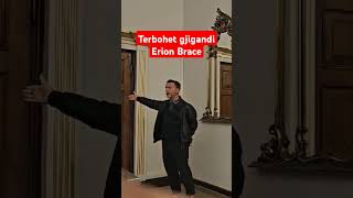 Terbohet gjigandi Erion Brace nis sulmin ndaj Albana Vokshit [upl. by Launame688]