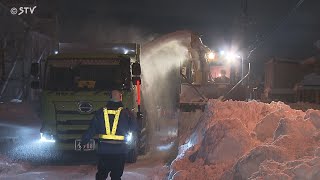 札幌市“ドカ雪”うけ通学路で急ピッチの除排雪 道路脇にあった高い雪山は？ 排雪の見通しも [upl. by Omiseno]