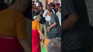 MP Sudha Murthy pet dog Gopi at Dasara dog show mysoredasara2024 sudhamurty goldenretriever [upl. by Reivaj]