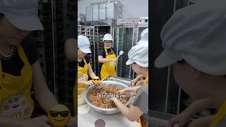 “Ma cũ bắt nạt ma mới” ngay tại xưởng mình luôn banhbaothuydo banhbaosourdough [upl. by Lek238]