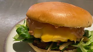 HAMBURGER CON CIPOLLA CARAMELLATA E SALSA CRISPY 🍔 [upl. by Godfrey309]