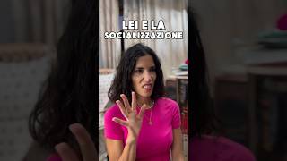 LA SOCIALIZZAZIONE Lei VS Lui 🤣 casaabis humor comici comedy coppiafamosa videodivertenti [upl. by Aryahay127]