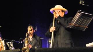 VAN MORRISON performs quotINTO THE MYSTICquot at ORANGEFIELD [upl. by Brackett]