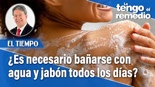 ¿Afecta la piel bañarse con agua y jabón todos los días  Le tengo el remedio [upl. by Ahseeyt]