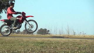 YAMAHA XTZ 125 1st gear wheelie [upl. by Enirahtac]