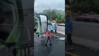 Video kiriman netizen rekam keadaan pasca tabrakan di tolcipularang kilometer 92 [upl. by Alleira994]