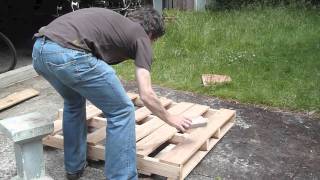 How to dismantle a pallet without splitting it without special tools and recover the nails [upl. by Annav408]