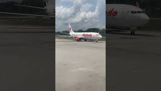 Malindo air 737 taxiing to gate [upl. by Llewon]